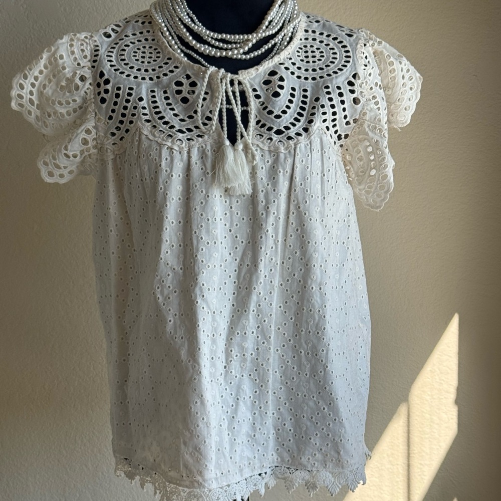 Chic Light Cream Eyelet Blouse - Picture 2 of 4